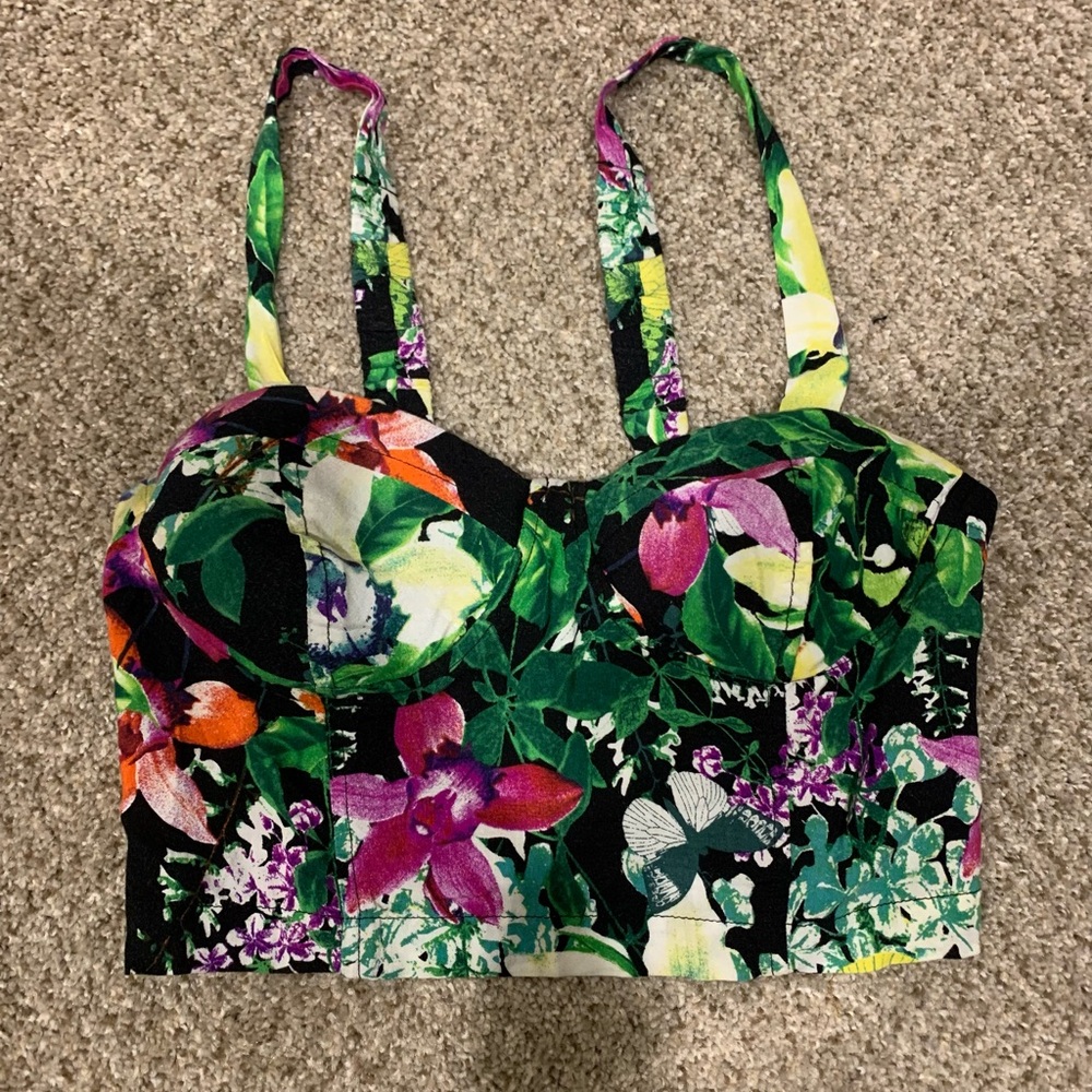 Crop floral tank top. Size medium. 100% Rayon. Like new worn once.